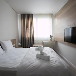 Ornament Suites, Nilie Hospitality Mgmt Διαμέρισμα